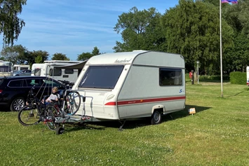 Wohnmobilstellplatz: Stellplatz für Wohnwagen - ostseequelle.camp