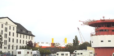 Reisemobilstellplatz - WLAN: nur um die Rezeption vorhanden - Butjadingen - Stellplatz Havencamp
