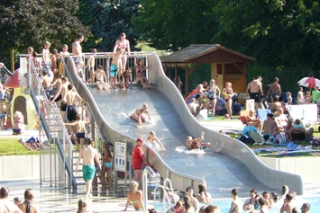 Wohnmobilstellplatz: Vom Stellplatz hierher nur 50 Meter - Wohnmobilstellplatz am Freibad in Bockenem