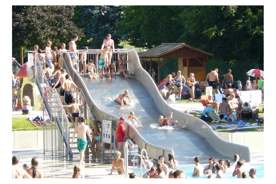 Wohnmobilstellplatz: Vom Stellplatz hierher nur 50 Meter - Wohnmobilstellplatz am Freibad in Bockenem