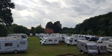 Reisemobilstellplatz - Wohnwagen erlaubt - Niedersachsen - Reisemobil und Wohnwagenstellplatz am Campingplatz Waldwinkel
