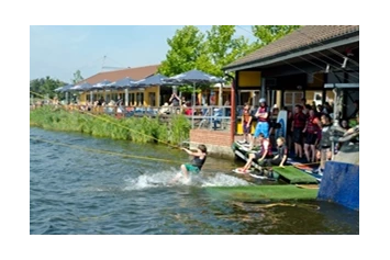 Wohnmobilstellplatz: Die vielen Freizeitangebote rund um den Alfsee erleben - Reisemobilhafen am Alfsee Center