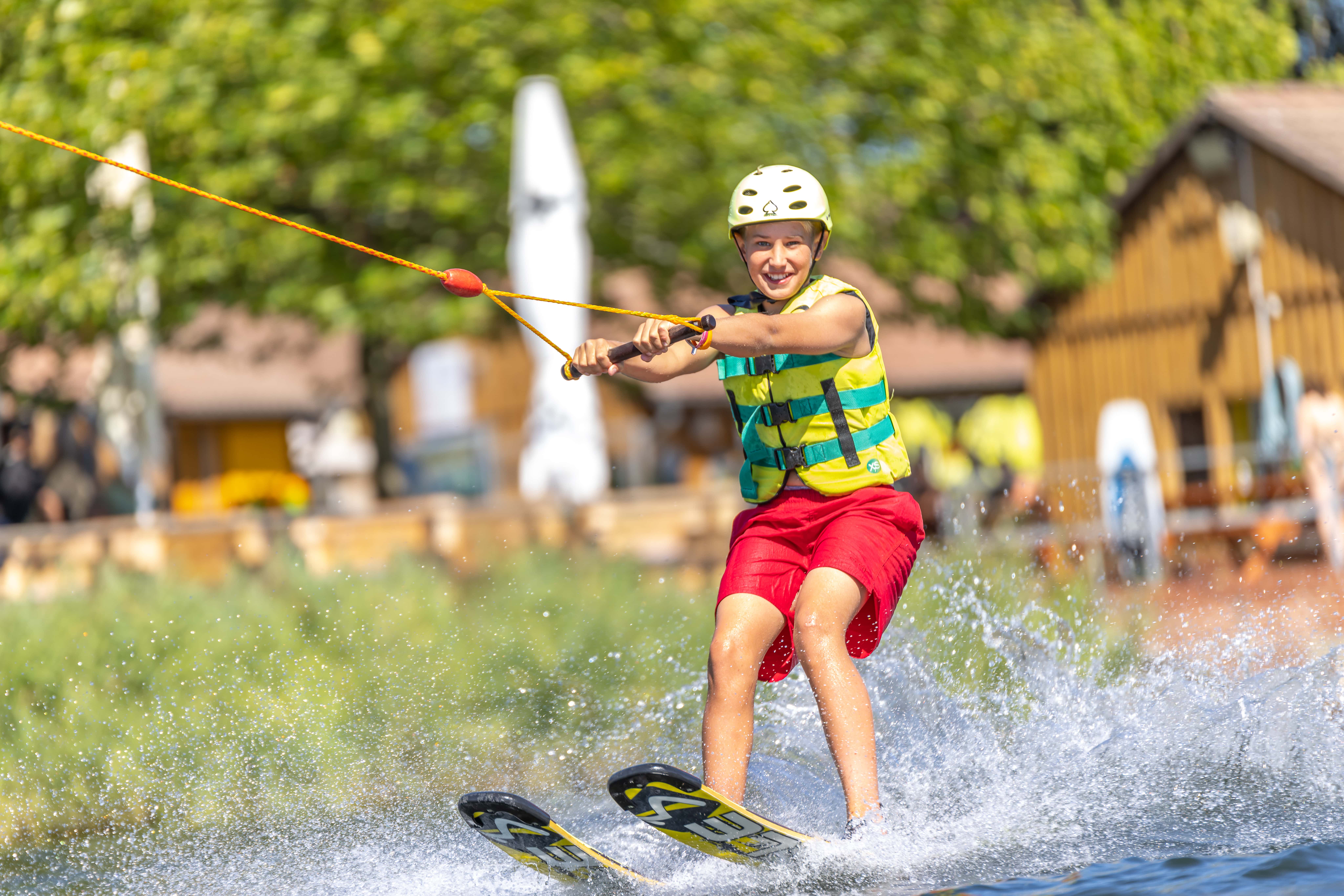 Reisemobilstellplatz: Wasserski fahren Alfsee Strandarena - Reisemobilhafen am Alfsee Center