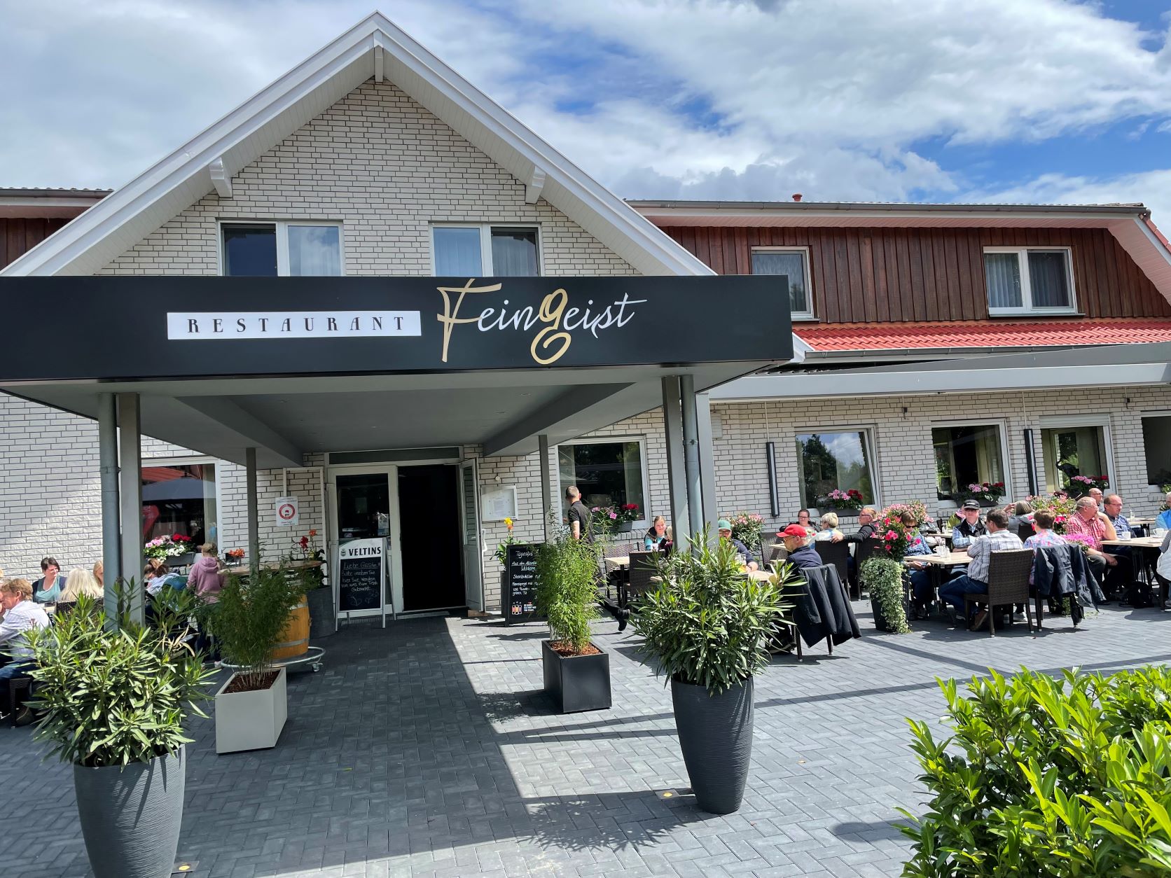 Reisemobilstellplatz: Restaurant Feingeist mit Außenterrasse - Reisemobilhafen am Alfsee Center - gebied, Horeca