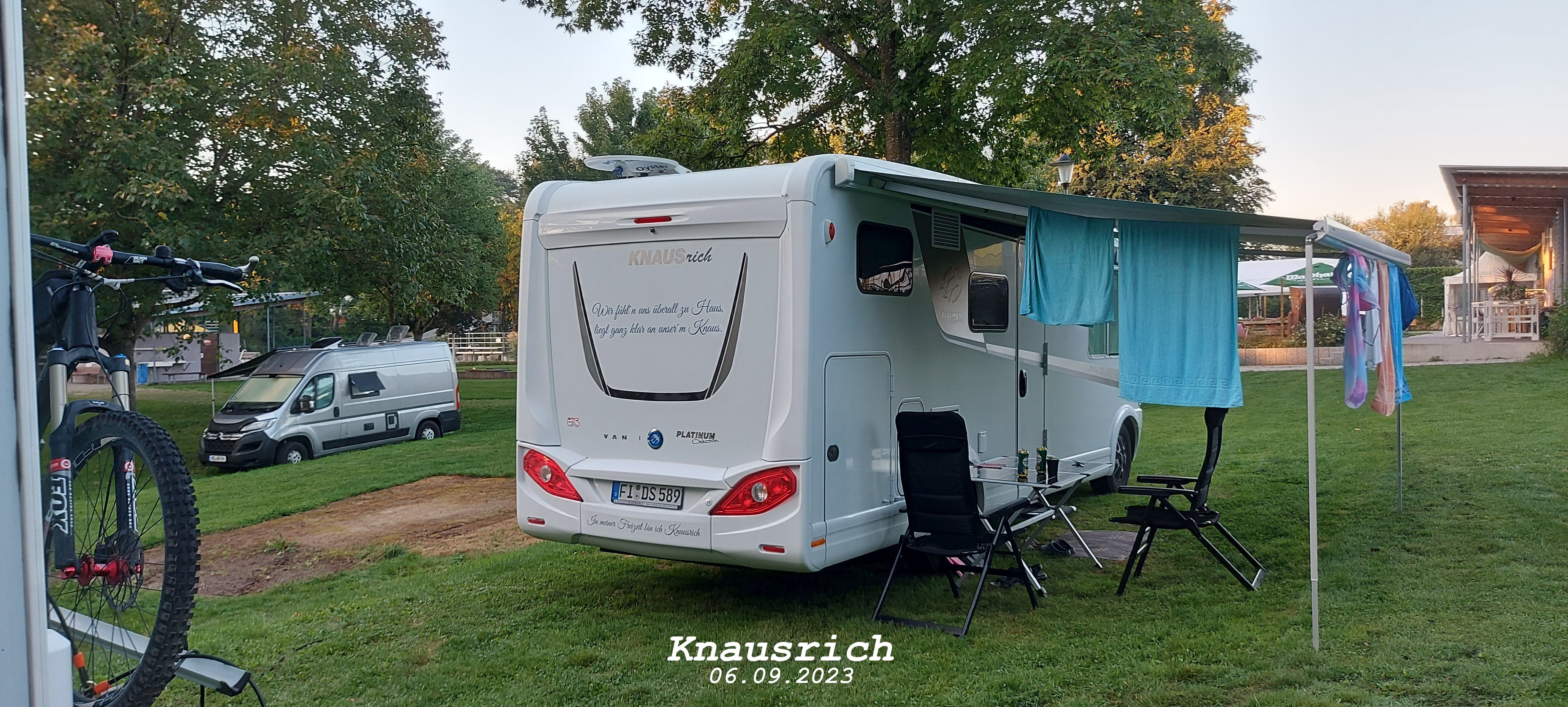 kampeerplaats voor campers - Hohentengen am Hochrhein - Schwimmbad Jestetten mit Campingplatz