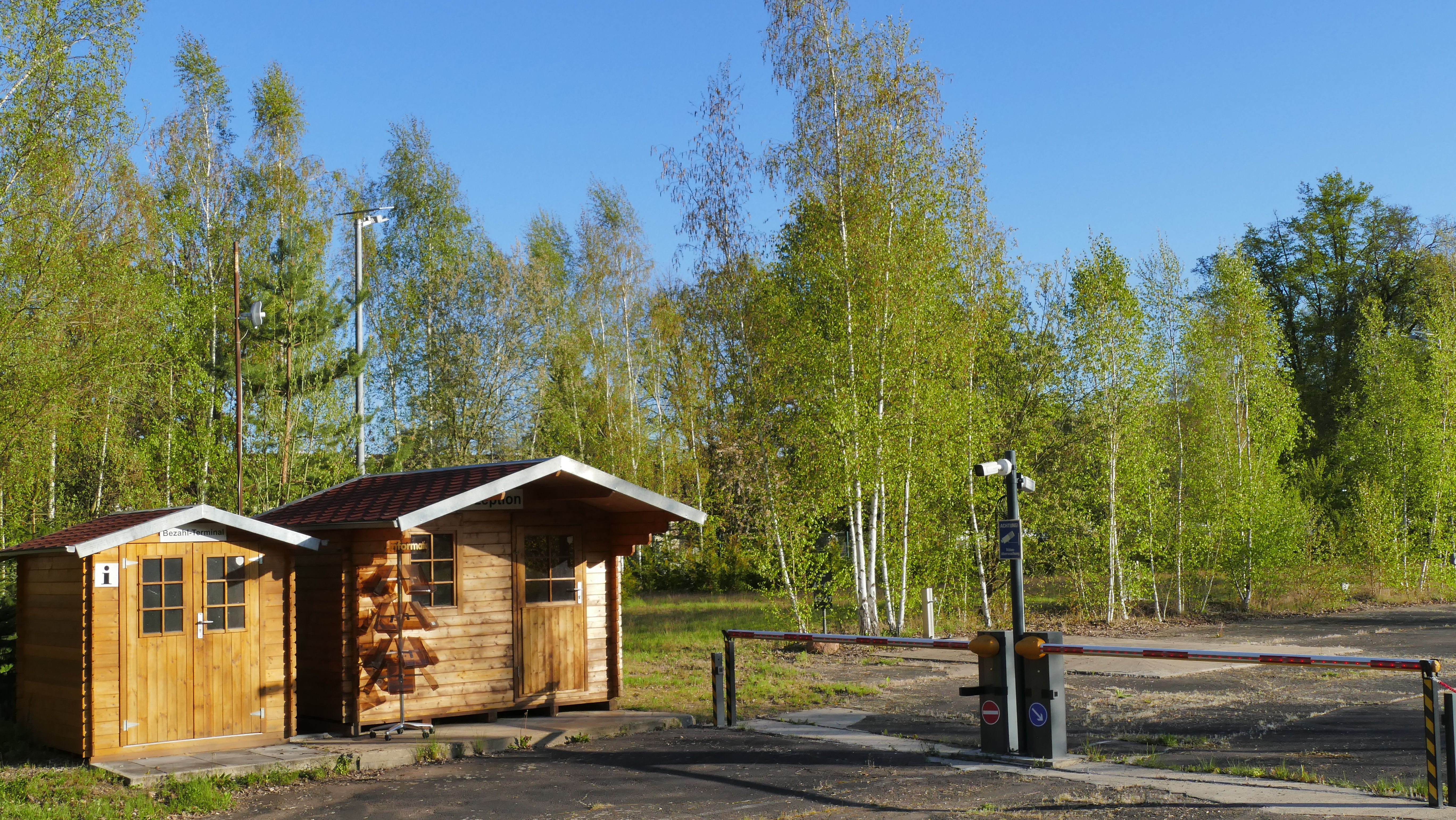 Wohnmobilstellplatz: Information und Zahlungsterminal - Wohnmobilstellplatz Leisnig - Sachsen - area, infrastructure