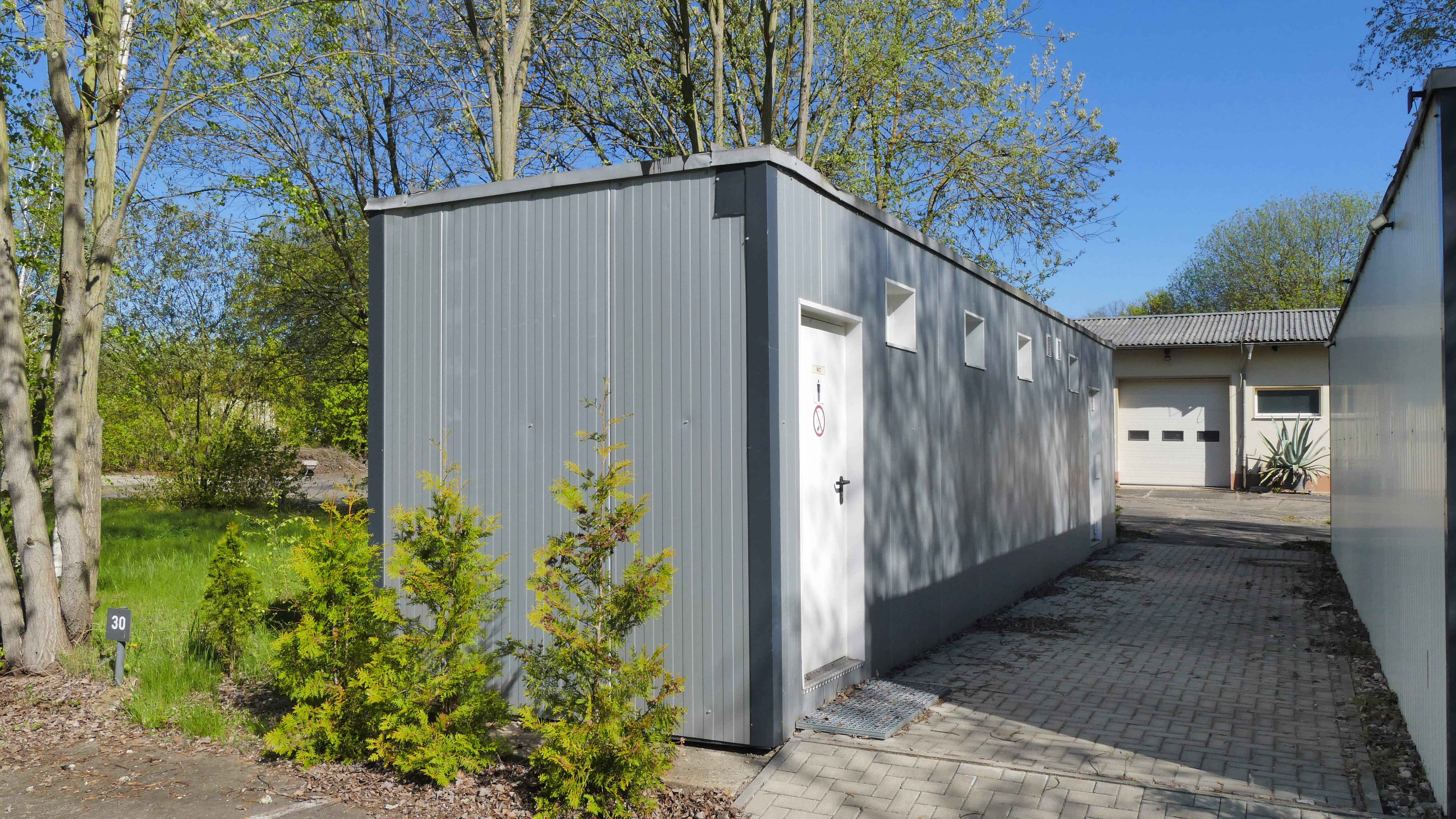 Wohnmobilstellplatz: Außenansicht Toilettencontainer  - Wohnmobilstellplatz Leisnig - Sachsen - Sanitary