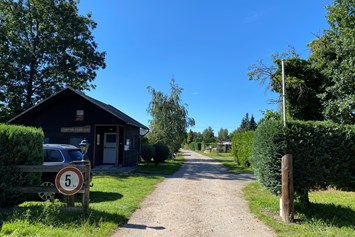 Wohnmobilstellplatz: Einfahrt zum Gelände - Campingplatz Heide-Eck