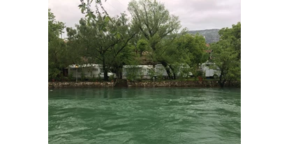 Place de parking pour camping-car - Bosnie-Herzégovine - River camp Aganovac May 2019 - River camp Aganovac
