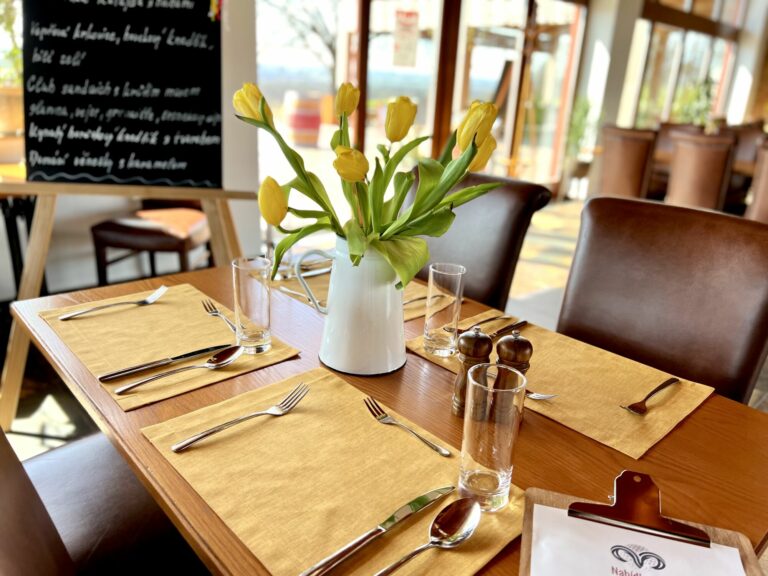 Wohnmobilstellplatz: Restaurace - Kestřany Golf & Country Club