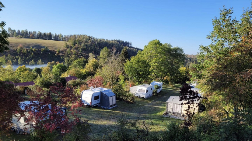 Reisemobilstellplatz: Campingplatz „Am Bärenbache“ - gebied, Staanplaatsen