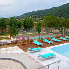 Wohnmobilstellplatz: Swimming pool
Basketball Court
Mini Summer Cinema - Ioannina Camping Glamping