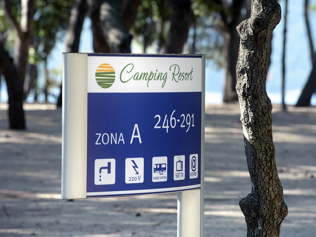 Place de parking pour camping-car - Jezera - Campingplatz Amadria Park Šibenik
