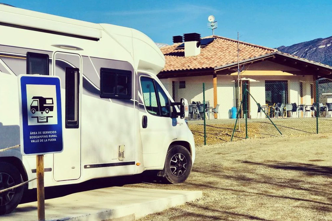 Wohnmobilstellplatz: ECOCAMPING RURAL VALLE DE LA FUEVA