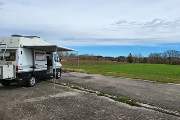 Wohnmobilstellplatz: am Chiemsee mit Alzblick