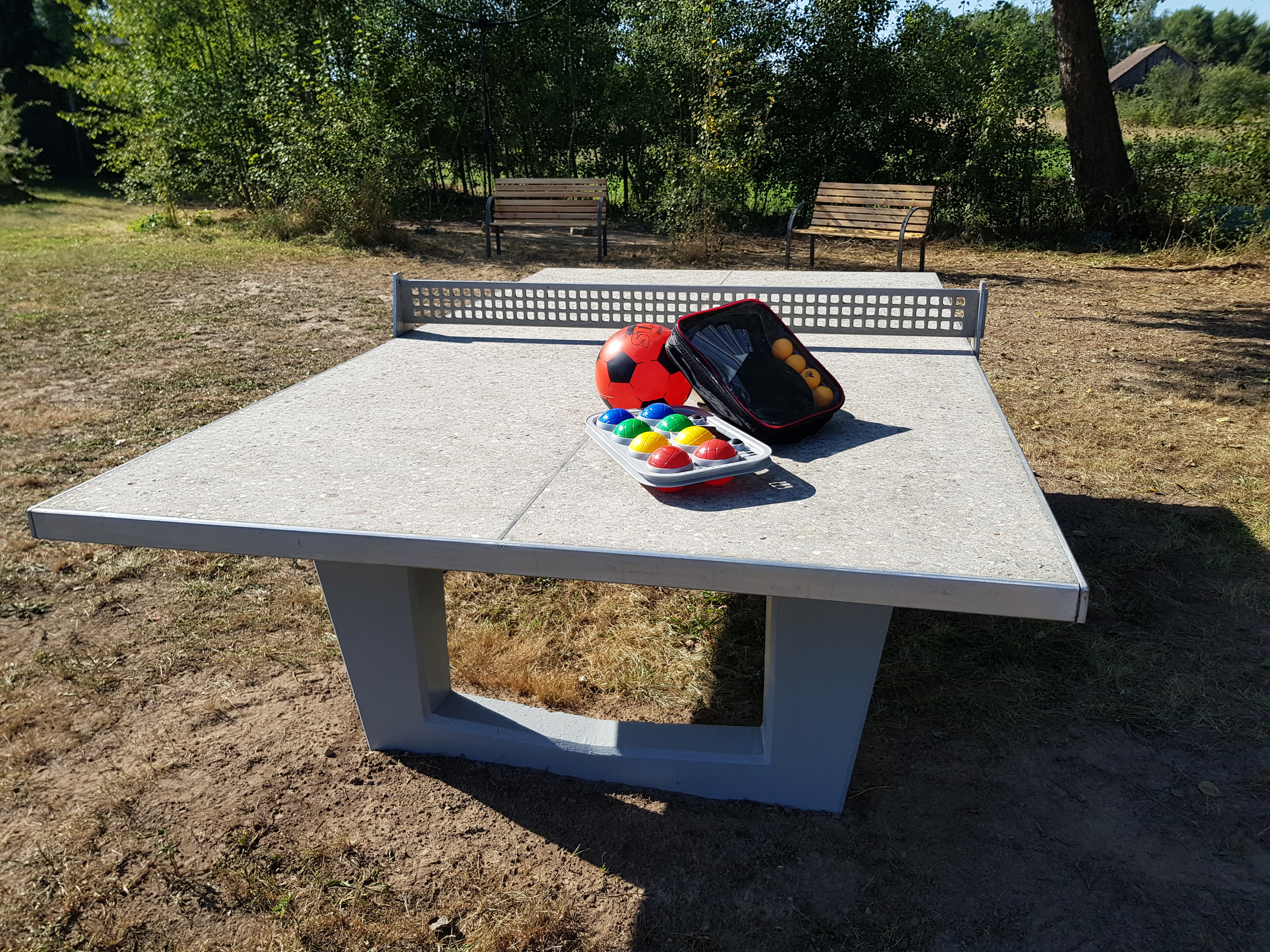 Wohnmobilstellplatz: Angebot an Outdoorspielen (Tischtennis, Fußball, Boule) - Feriengehoeft Uckermark