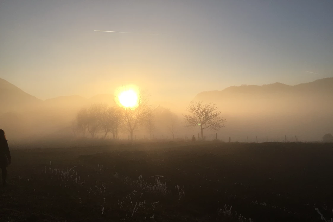 Wohnmobilstellplatz: Idyllischer Sonnenuntergang im Herbst - Bauernhof Sorger