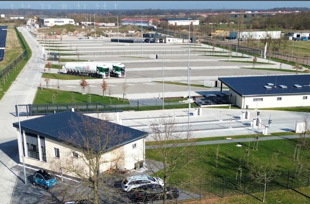 kampeerplaats voor campers - Dessau-Roßlau - Parkplatz - Stellfläche für Camper ausgewiesen! - Wohnmobil- und Caravan-Parkplatz bei Dessau gleich an der A9 Ausfahrt 9 Vockerode