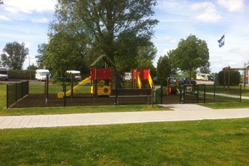 Wohnmobilstellplatz: Kinderspielplatz in der Nähe - Stellplatz Grashaven