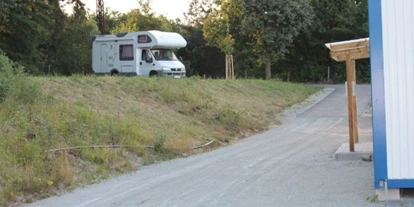 Reisemobilstellplatz - Art des Stellplatz: bei Gewässer - Gutenswegen - Homepage http://sportboothafen-calvoerde.de - Stellplatz am Sportboothafen Calvörde