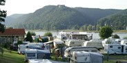 Reisemobilstellplatz - Frischwasserversorgung - Rheinland-Pfalz - Blick auf Burg Rheineck - Wellness-Rheinpark-Camping Bad Hönningen