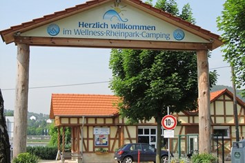Wohnmobilstellplatz: Einfahrt Campingplatz - Wellness-Rheinpark-Camping Bad Hönningen