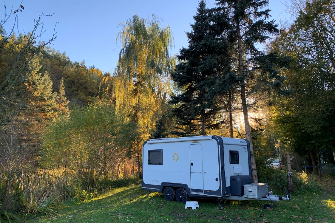 Wohnmobilstellplatz: Abends am Teich - Gästehaus Stein