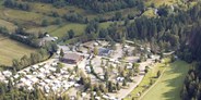 Reisemobilstellplatz - Umgebungsschwerpunkt: Fluss - Luftaufnahme des Campingplatzes - Camping Bankenhof Hinterzarten am Titisee