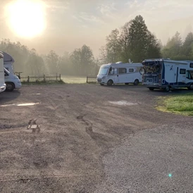 Wohnmobilstellplatz: Stellplatz im Morgendunst - Camping Bankenhof Hinterzarten am Titisee