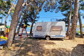 Wohnmobilstellplatz: Taber Pašman Discrete Lodging