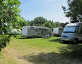 Wohnmobilstellplatz: sonnige Wohnmobilstellplätze - NATURCAMP Pruchten