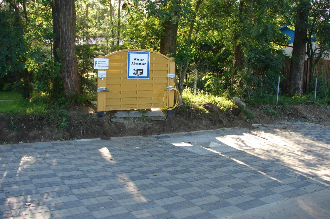 Wohnmobilstellplatz: Ver- & Entsorgungsstation für Wohnmobile - NATURCAMP Pruchten