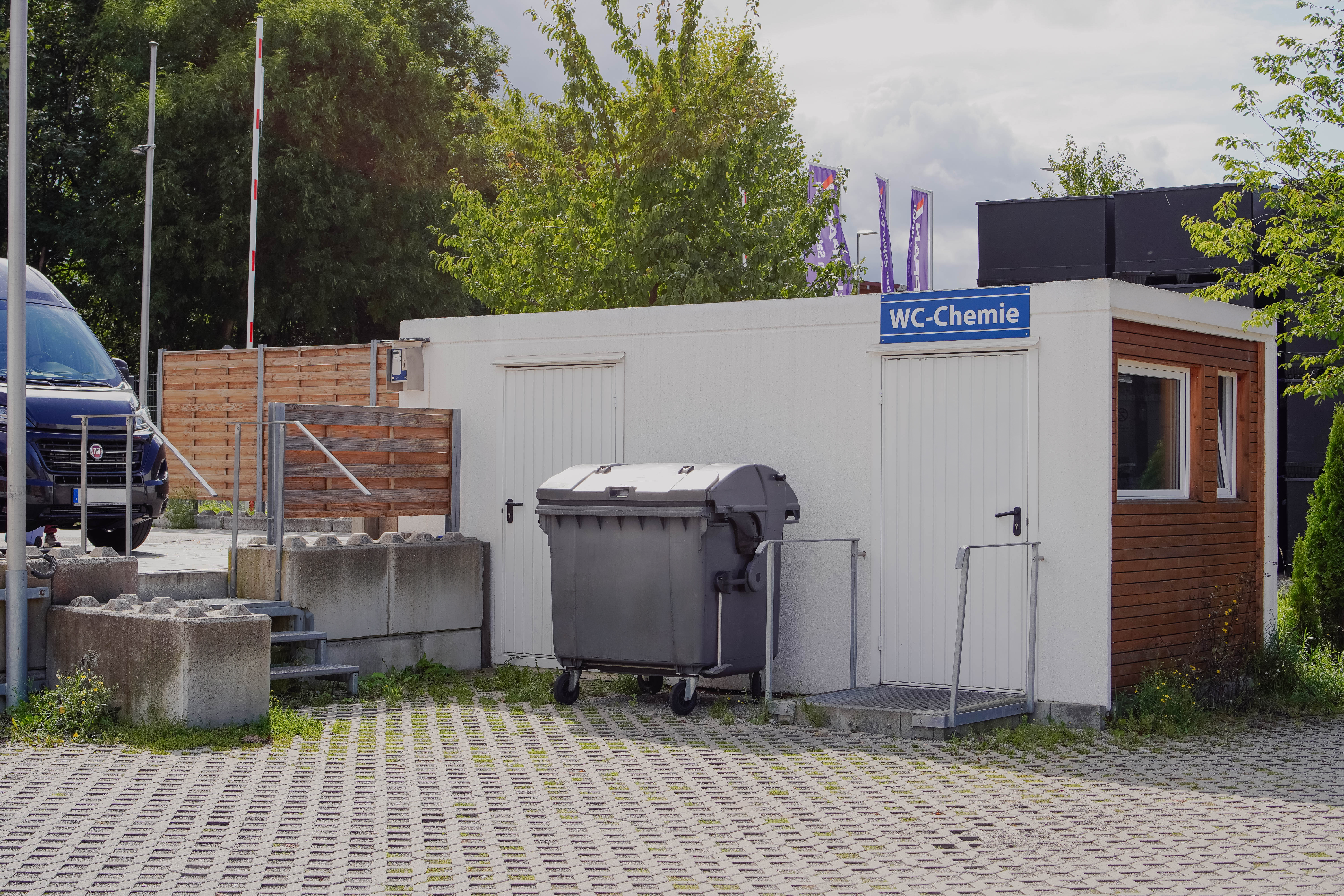 Area sosta per camper - München - Müllentsorgung - Stellplatz bei der Freistaat Caravaning & More