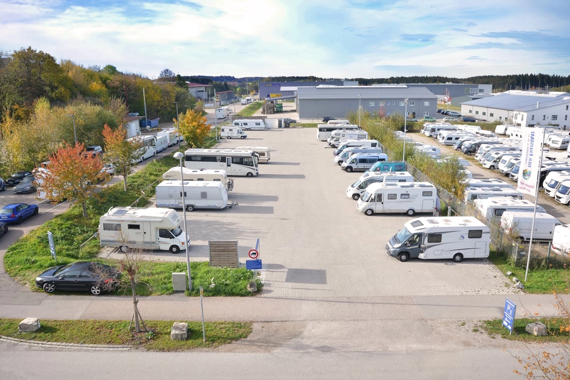 Wohnmobilstellplatz: Stellplatz bei der Freistaat Caravaning & More