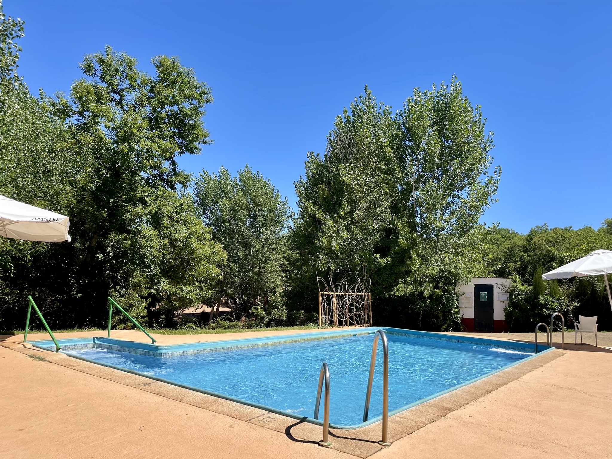 Wohnmobilstellplatz: Piscina - Camping el Madroñal