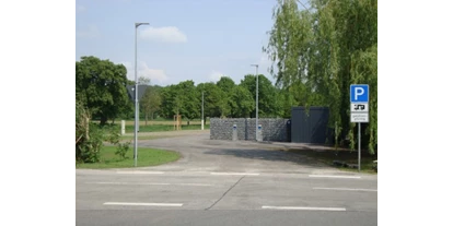 Plaza de aparcamiento para autocaravanas - Grauwasserentsorgung - Obrigheim (Landkreis Bad Dürkheim) - Homepage http://www.lorsch.de - Karolingerstadt Lorsch