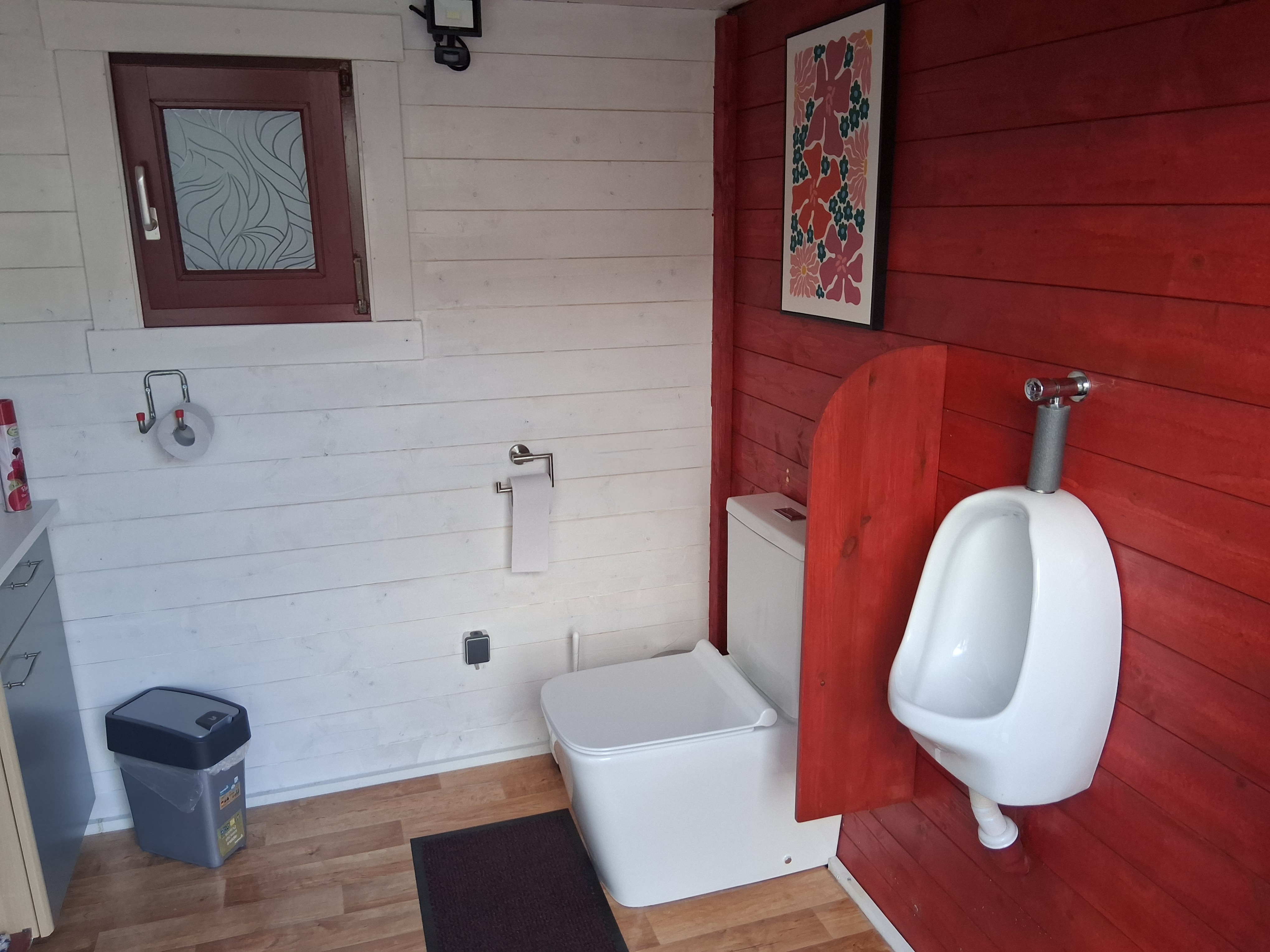 Wohnmobilstellplatz: WC Häuschen  - Franks Wohnmobil Stellplätze Völklingen Saarland