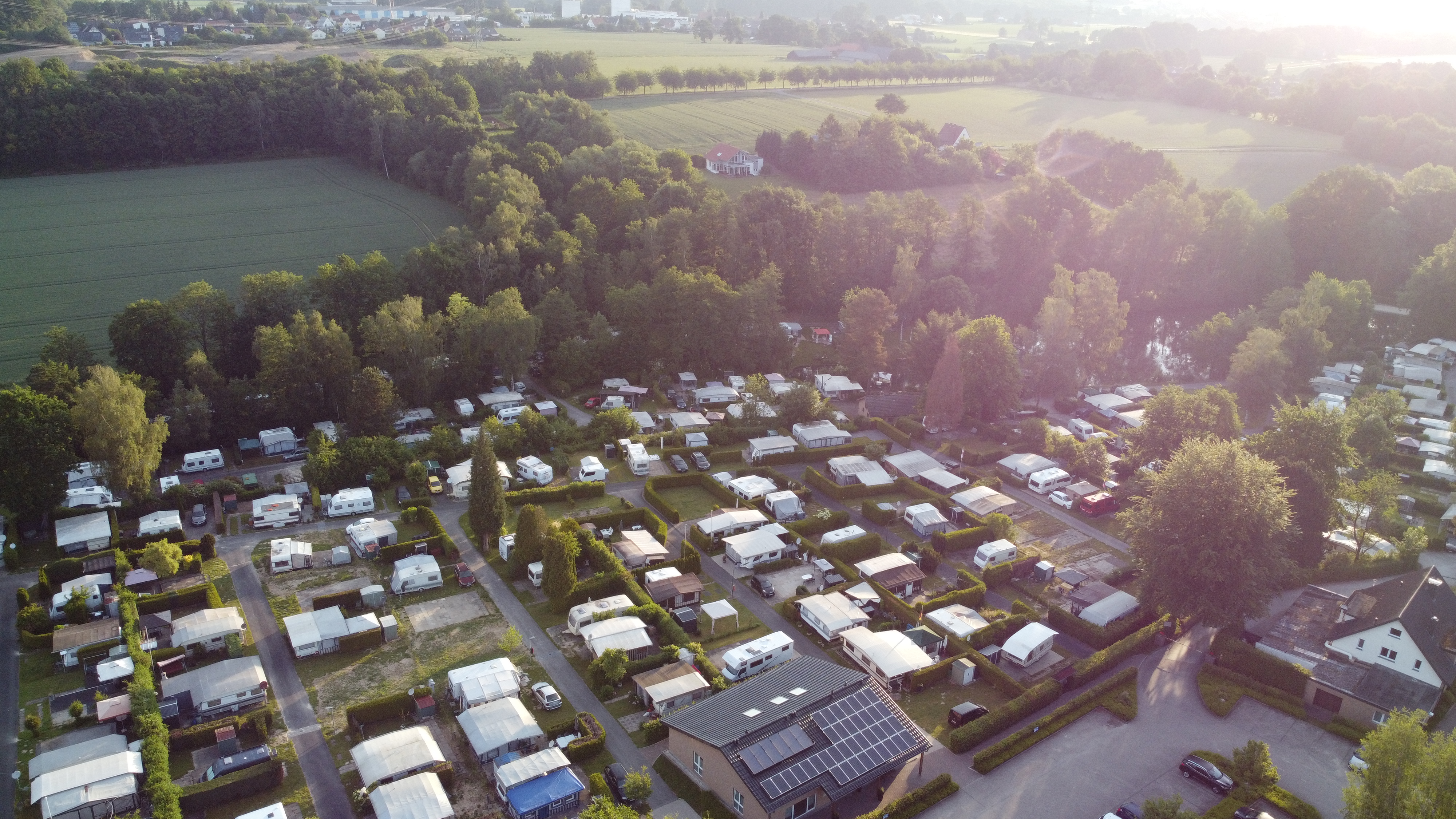 Place de parking pour camping-car - Art des Stellplatz: vor Campingplatz - Rhénanie du Nord-Westphalie - Stellplätze am Camping Elisabethsee