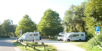 Parkeerplaats voor camper - Schwäbisch Gmünd - Wohnmobilstellplatz direkt am See. - Stellplatz am Itzelberger See