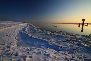 Wohnmobilstellplatz: Winterlandschaft Elbdeich - Stellplatz am Elbdeich