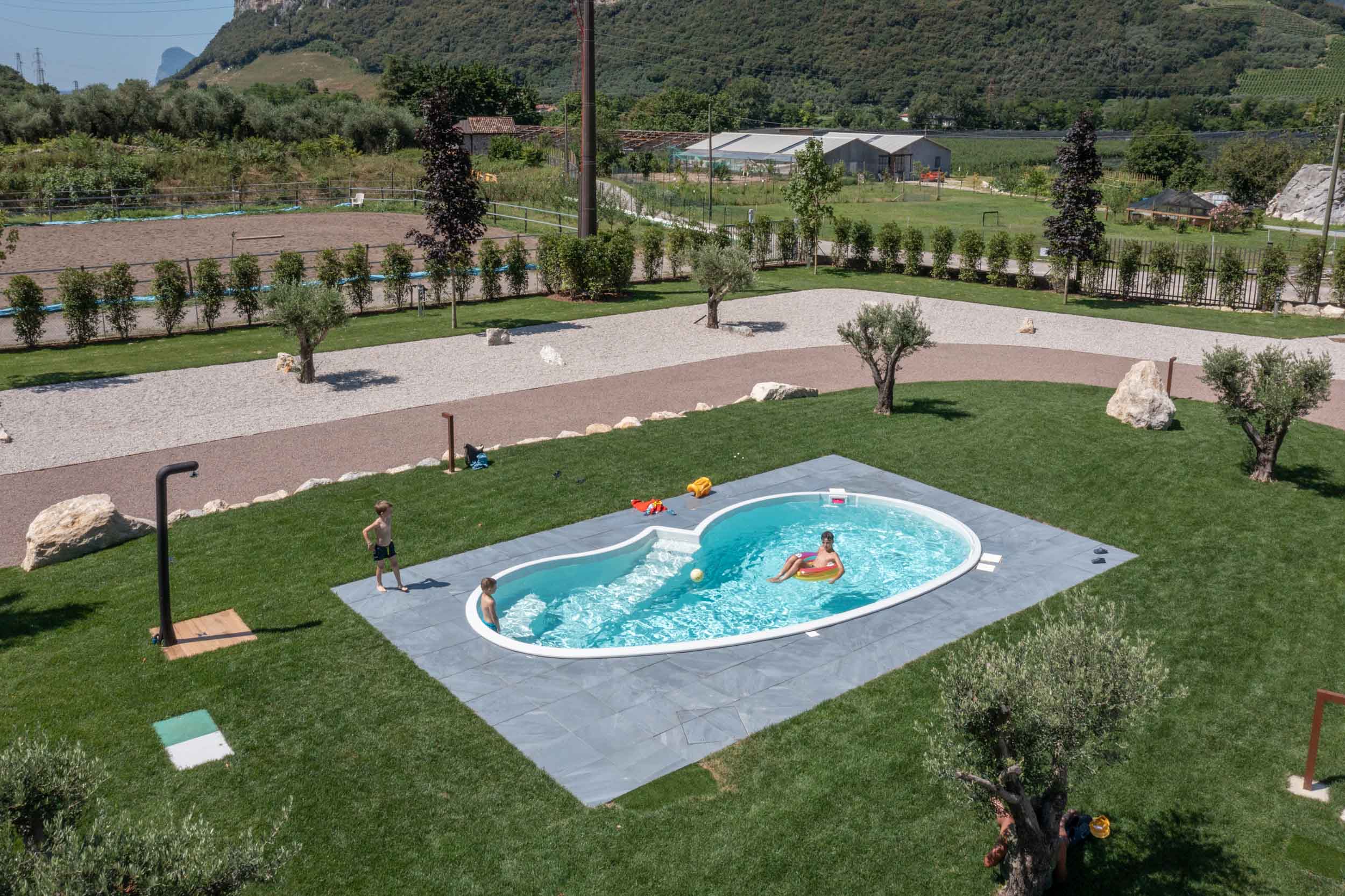 Wohnmobilstellplatz: Unser Schwimmbad im Zentrum des Campingplatzes - Agricamping agrisalus