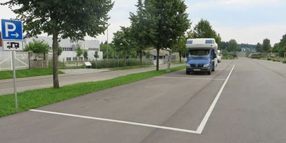 Parkeerplaats voor camper - öffentliche Verkehrsmittel - Affalterbach - Am Bahnhof