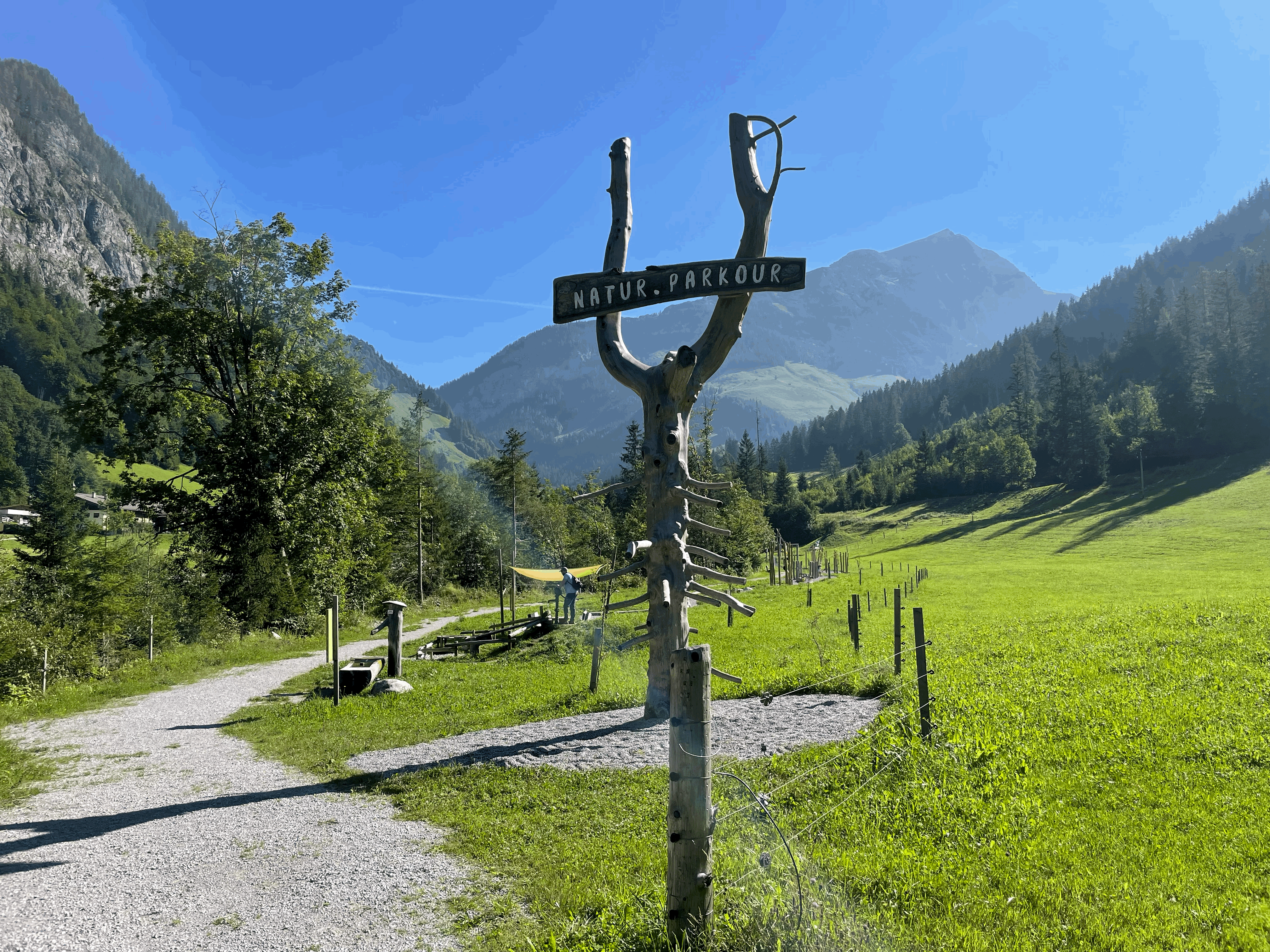 Wohnmobilstellplatz: Niederseilgarten in 200 m Entfernung - Naturplatz in mitten der Berge - Freizeit