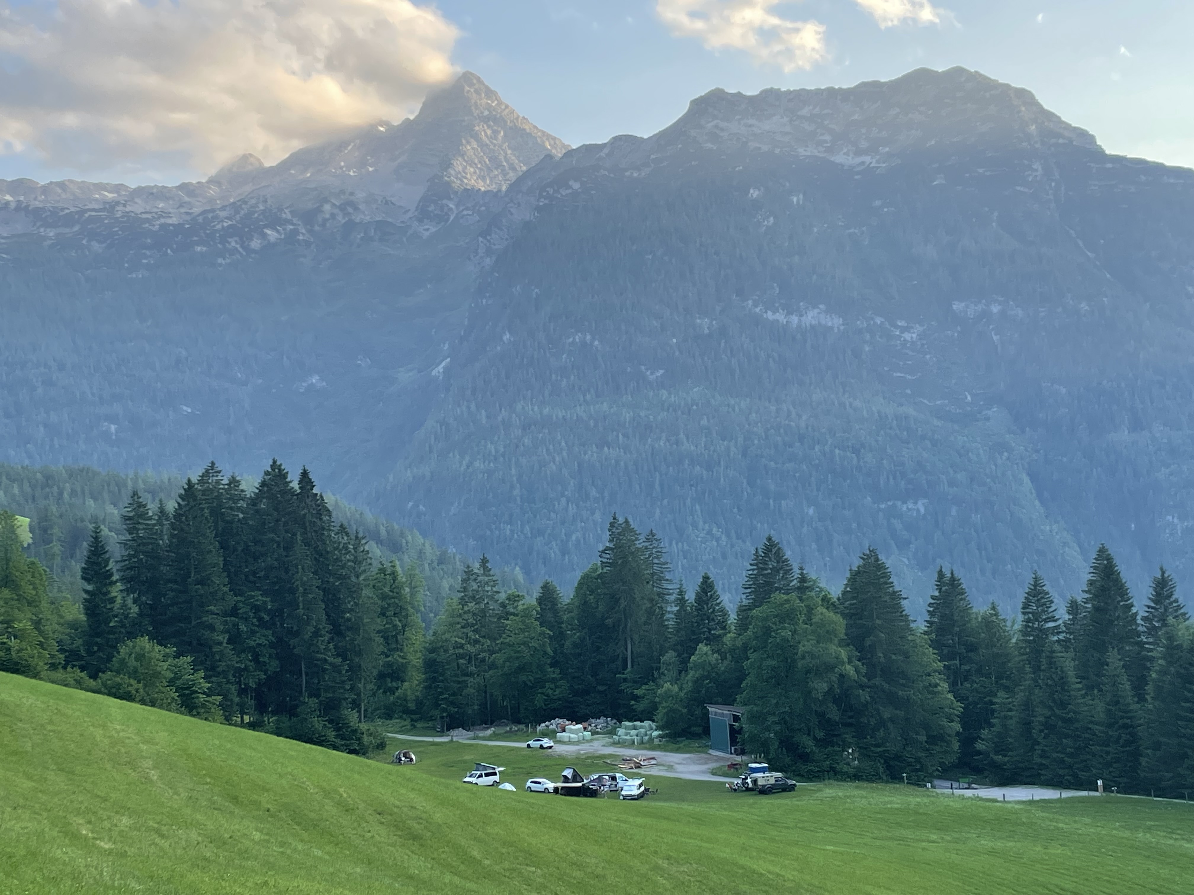 Wohnmobilstellplatz: Naturplatz in mitten der Berge - Stellplätze
