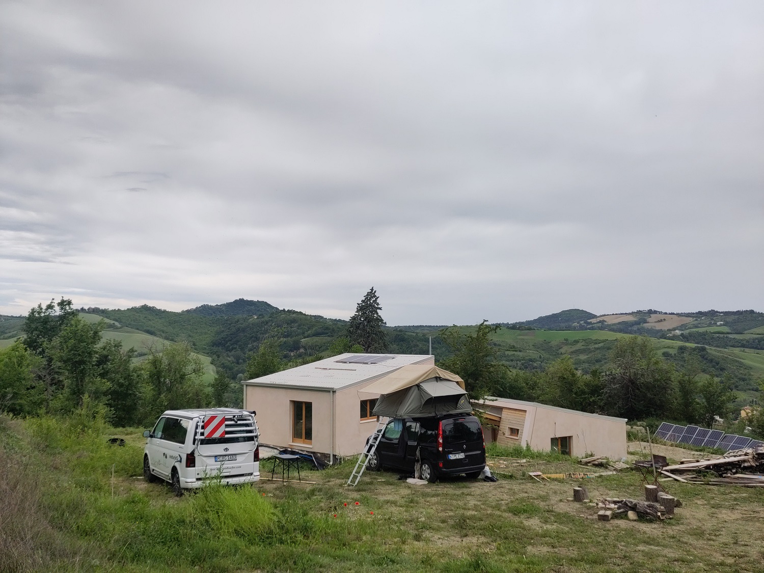 Place de parking pour camping-car - Émilie-Romagne - Furgone e auto con tenda da tetto - Cascina Mottainai