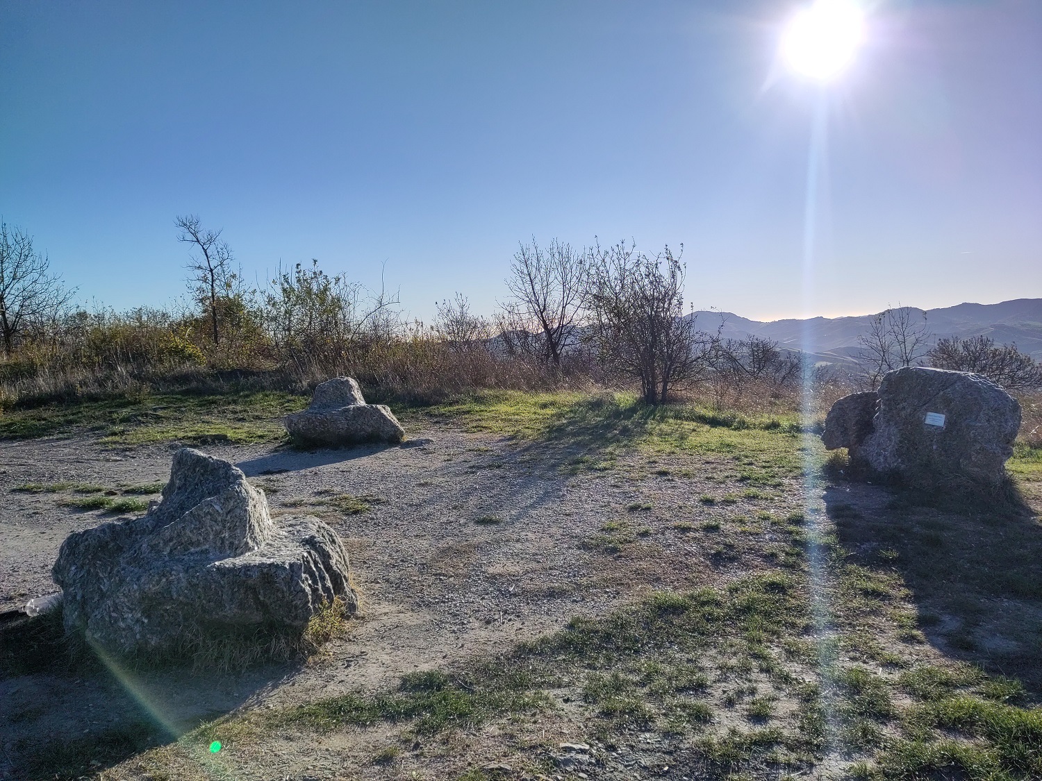 Wohnmobilstellplatz: Panchine di pietra - Cascina Mottainai