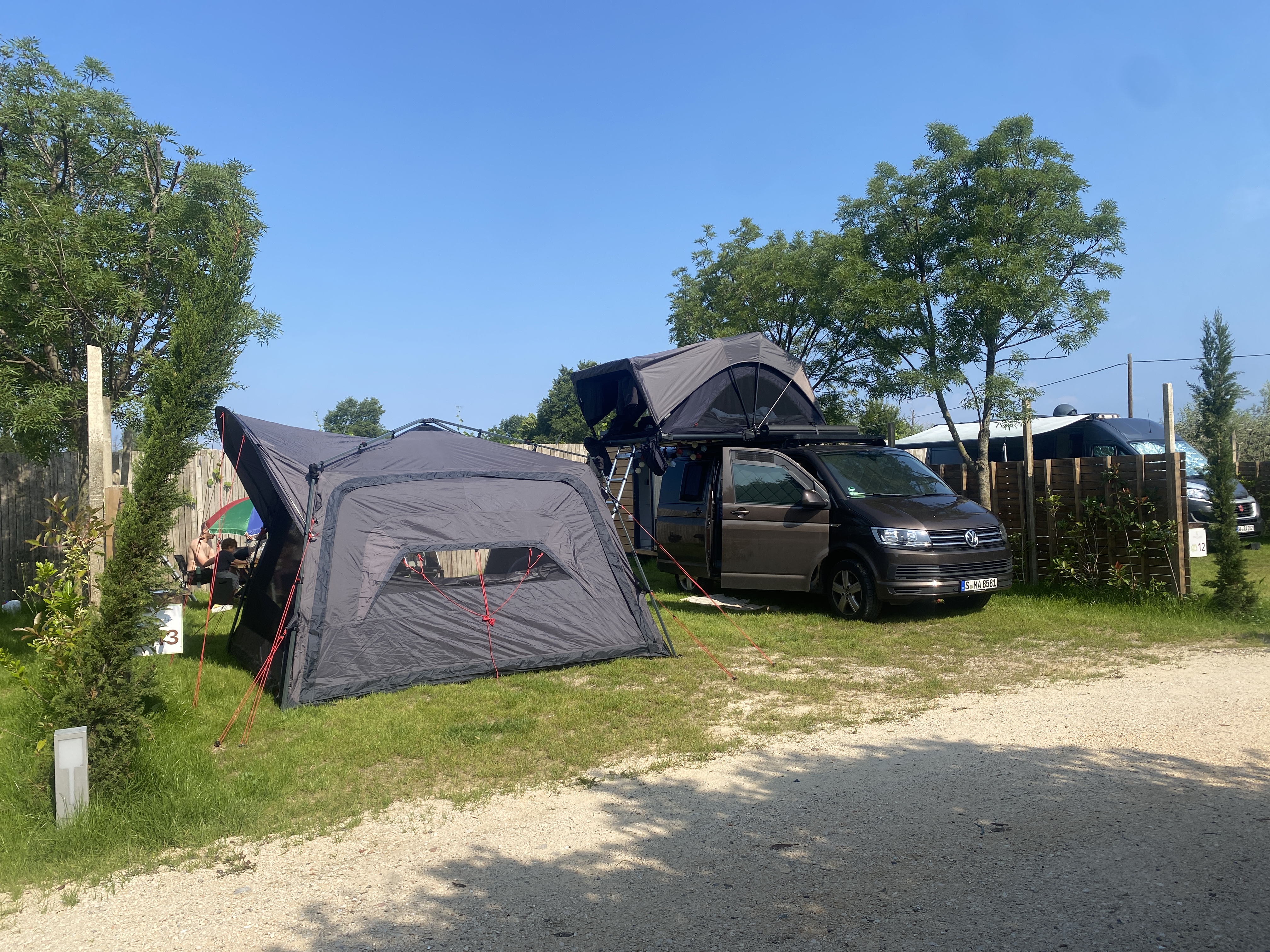 Place de parking pour camping-car - Garda VR - Ampie Piazzole con bagno privato - Landwirtschaftscamping Oasi del Garda