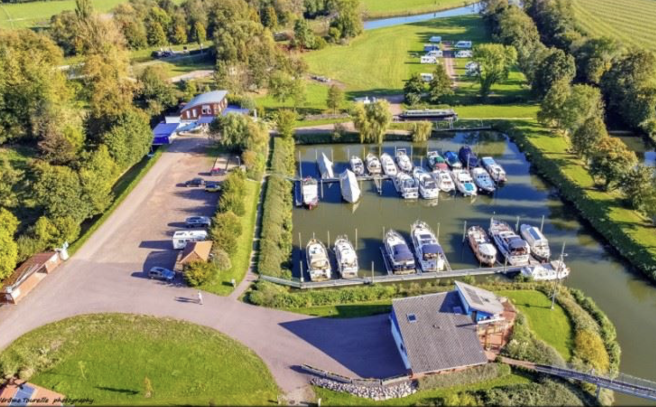 Area sosta per camper - Vosges - Marina Corre BOATING & CAMPING