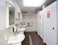 Wohnmobilstellplatz: Toiletten und Duschen Damen - Paraíso Camper 