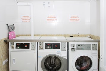 Wohnmobilstellplatz: 2 Waschmachine und 1 Wäschetrockner - Paraíso Camper 
